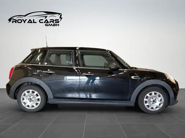 Mini Hatch view 6