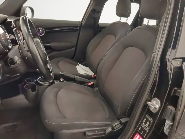 Mini Hatch view 11