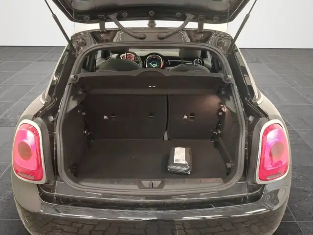 Mini Hatch view 8