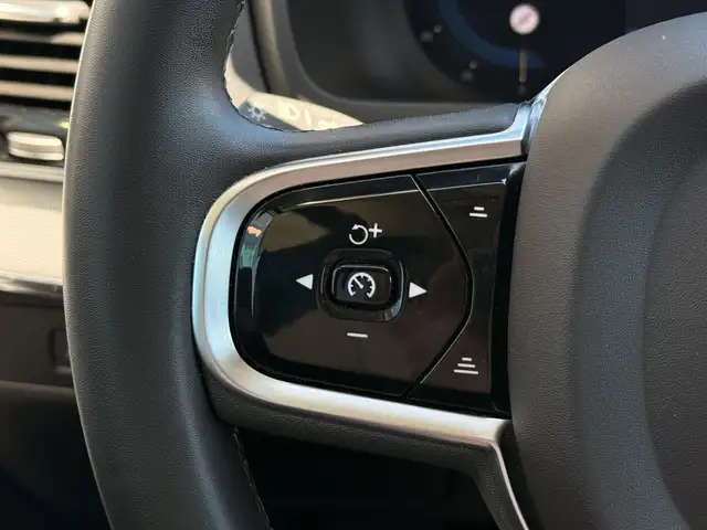 Volvo XC90 view 24