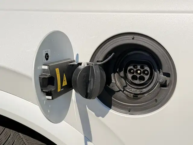 Volvo XC90 view 9