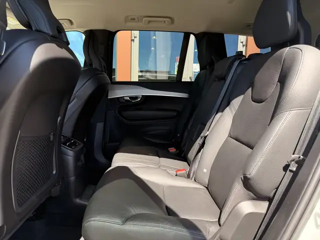 Volvo XC90 view 5