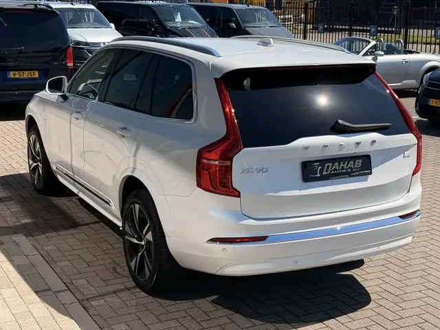 Volvo XC90 view 22