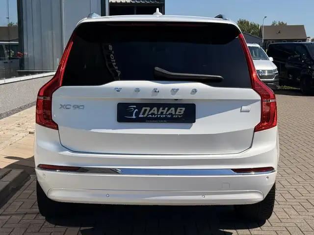 Volvo XC90 view 16
