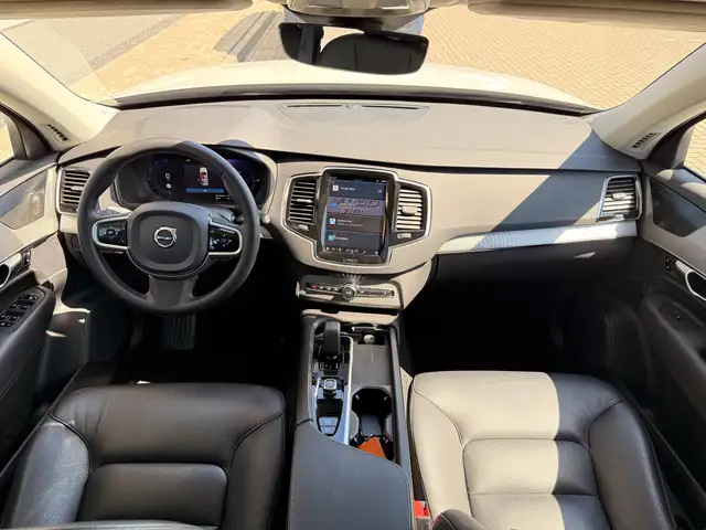 Volvo XC90 view 29