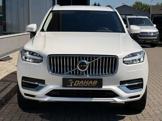 Volvo XC90 view 12