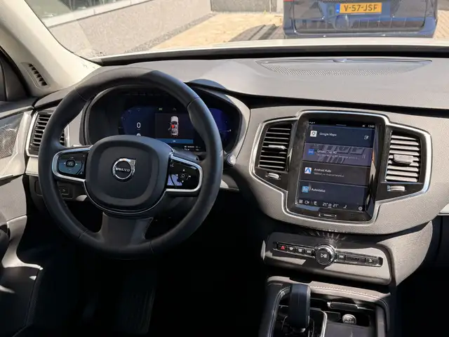 Volvo XC90 view 23