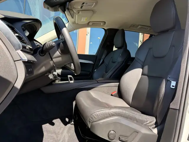 Volvo XC90 view 2