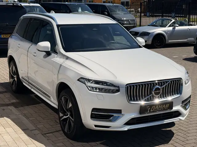 Volvo XC90 view 13