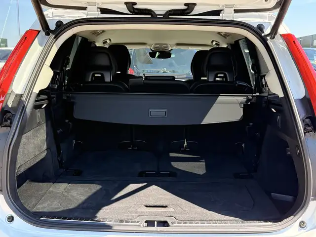 Volvo XC90 view 18