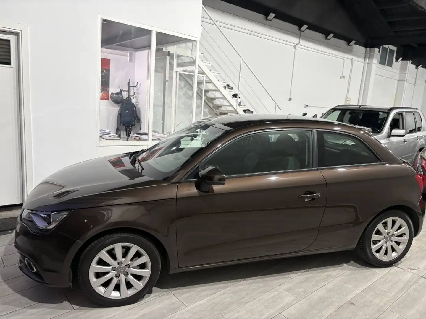 Audi A1 1.6TDI Ambition Marrón - 2