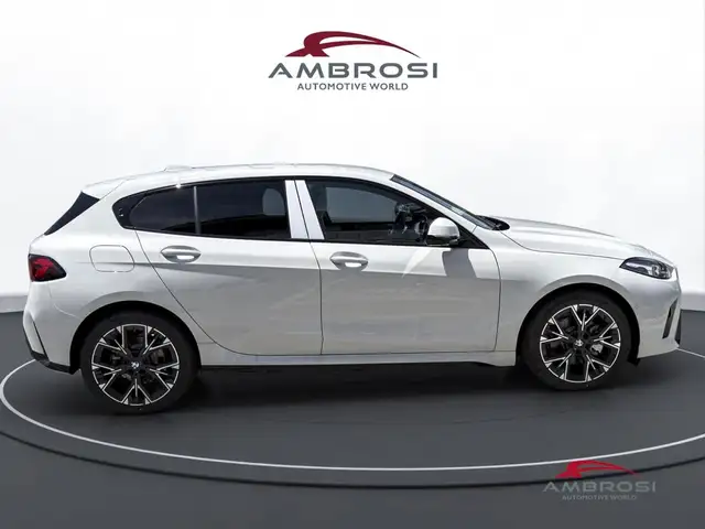 BMW 1 Series view 5