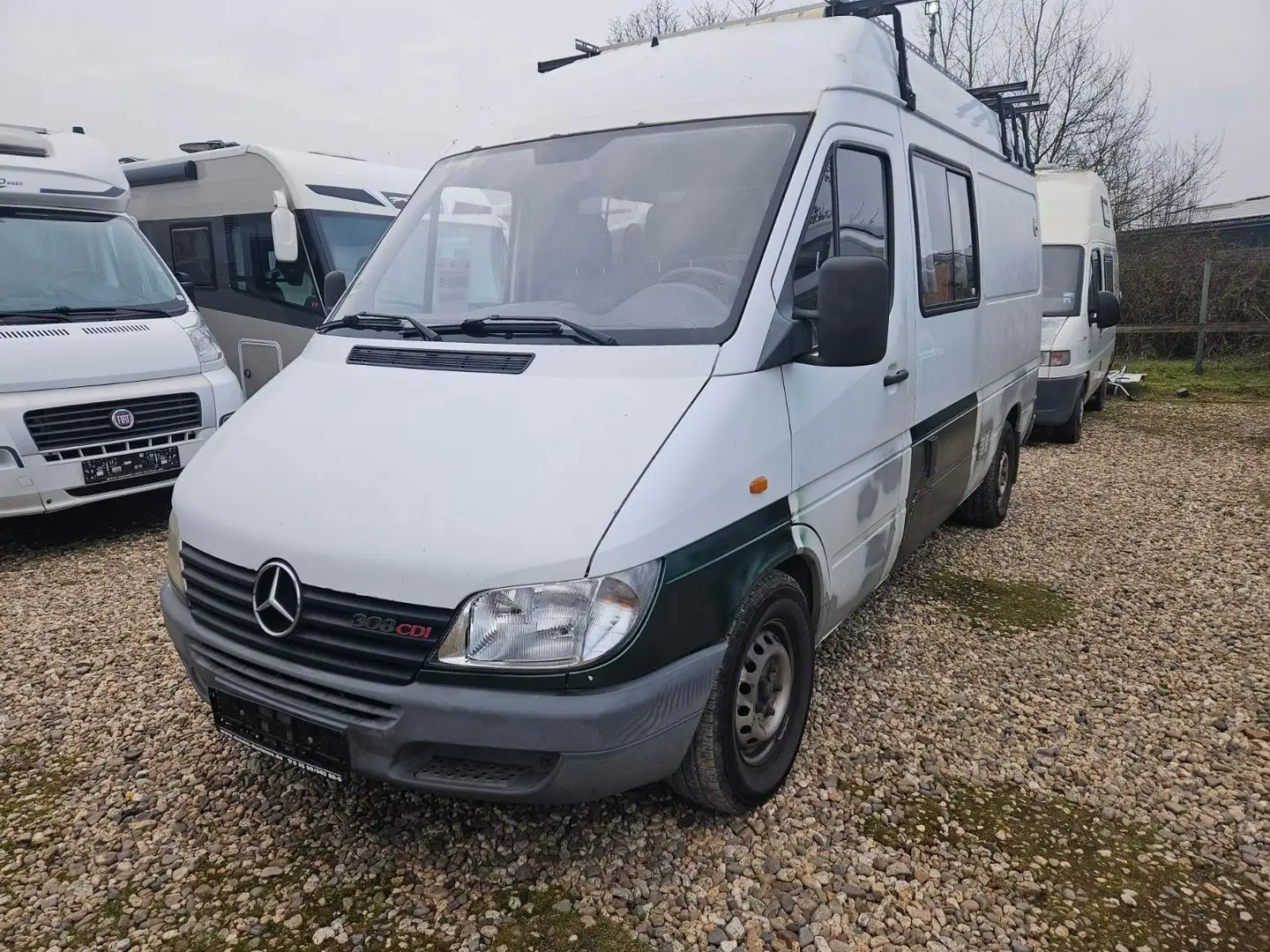 Mercedes-Benz Sprinter*2 Schlafplätze + Kleinkindbett 200x144 Wit - 2