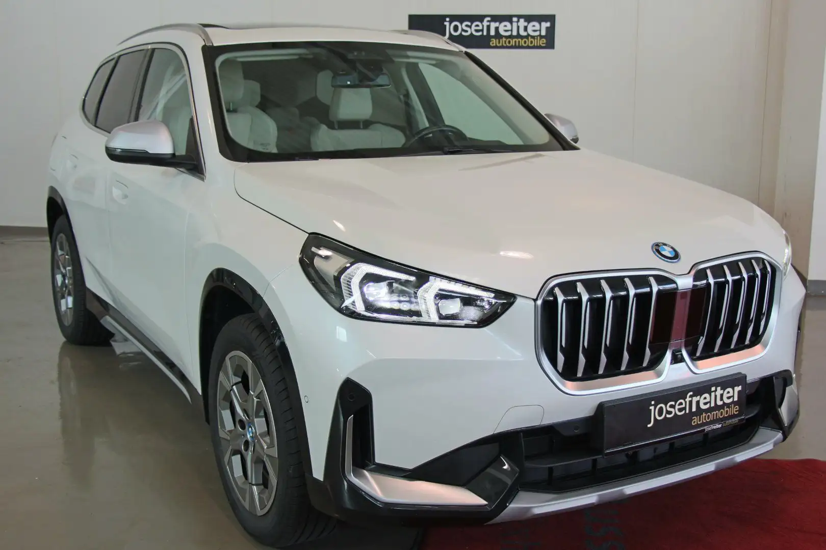 BMW X1 xDrive 30 e xLine AHK/PARKASS/HEAD-UP/KAMERA Weiß - 1