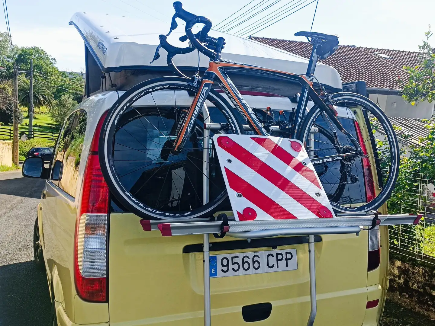 Mercedes-Benz Vito Vito CDI 111 autobús Amarillo - 1