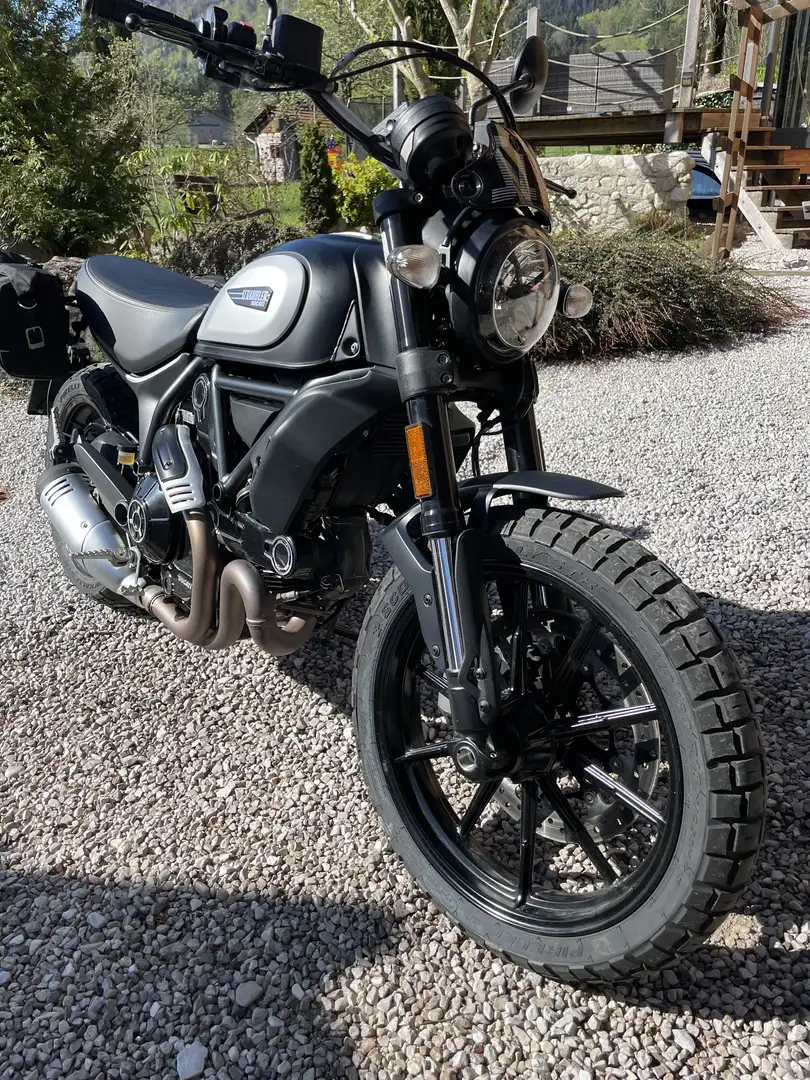 Ducati Scrambler Schwarz - 1