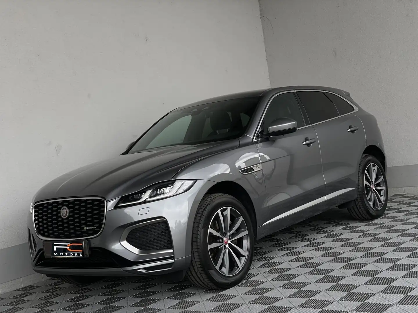 Jaguar F-Pace 2.0 D204 R-Dynamic SE awd auto Grigio - 2