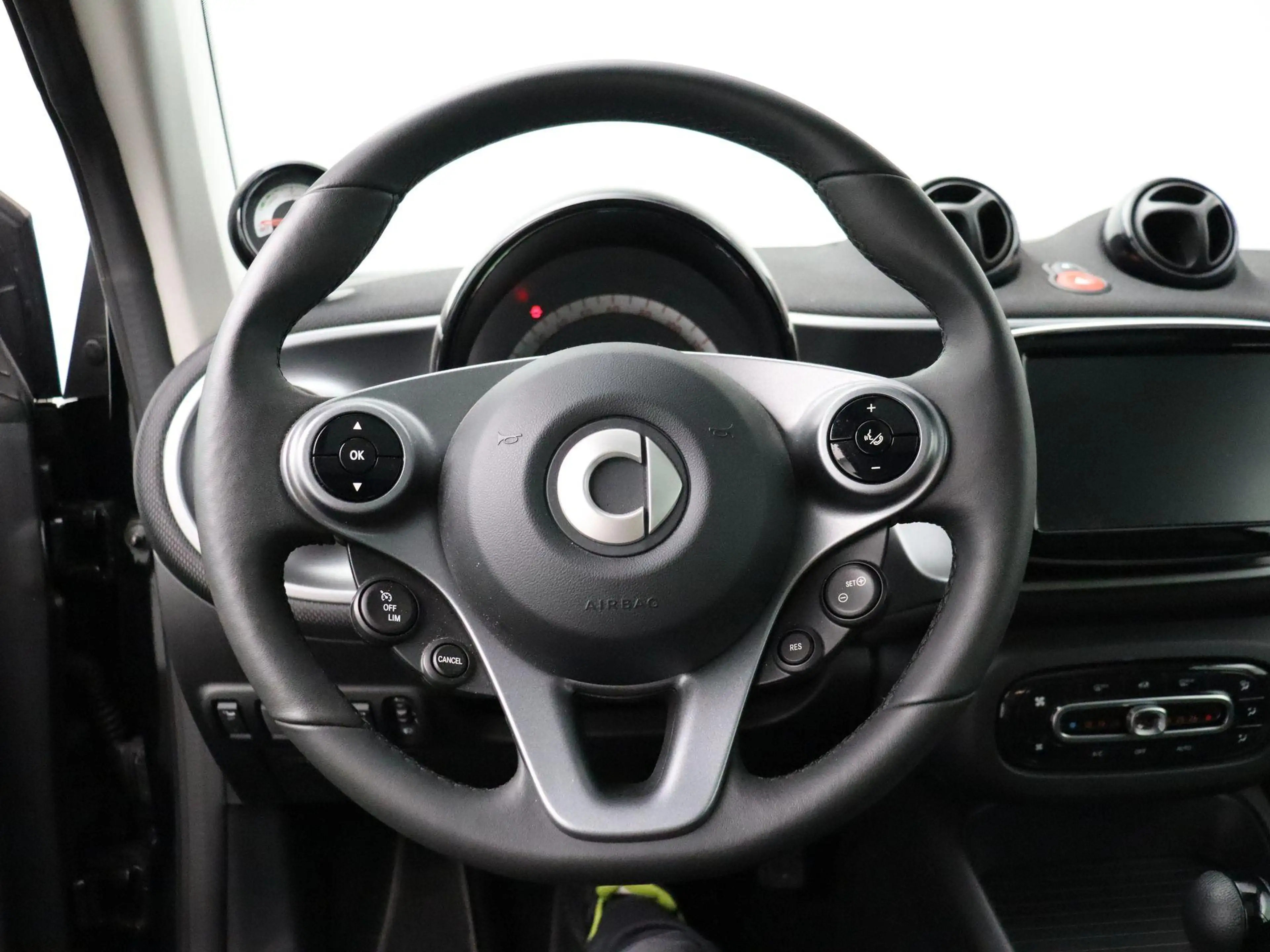 smart forTwo coupé EQ Comfort — photo 14