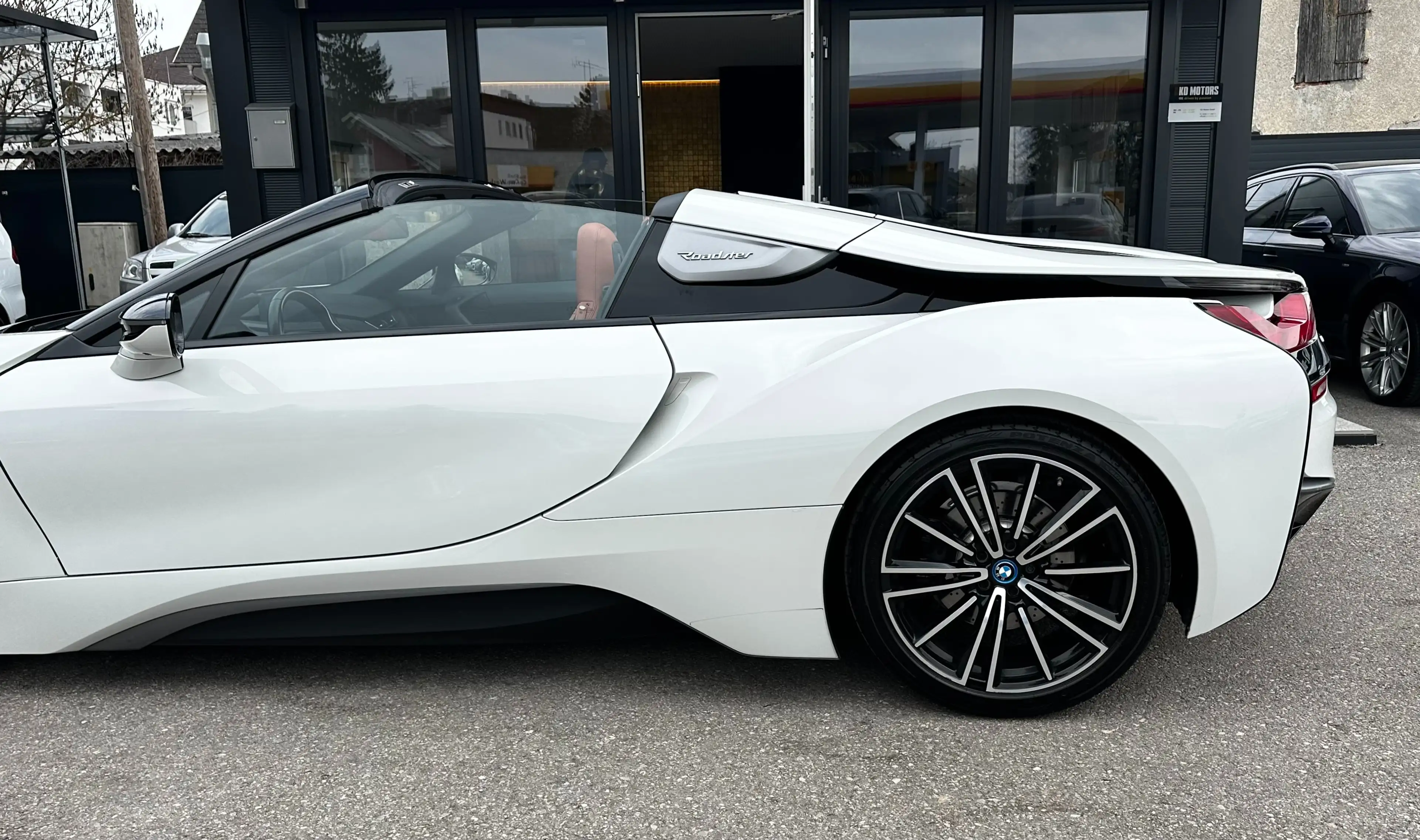 BMW i8 Roadster *HUD*Navi*RFK*SHZ* — photo 9