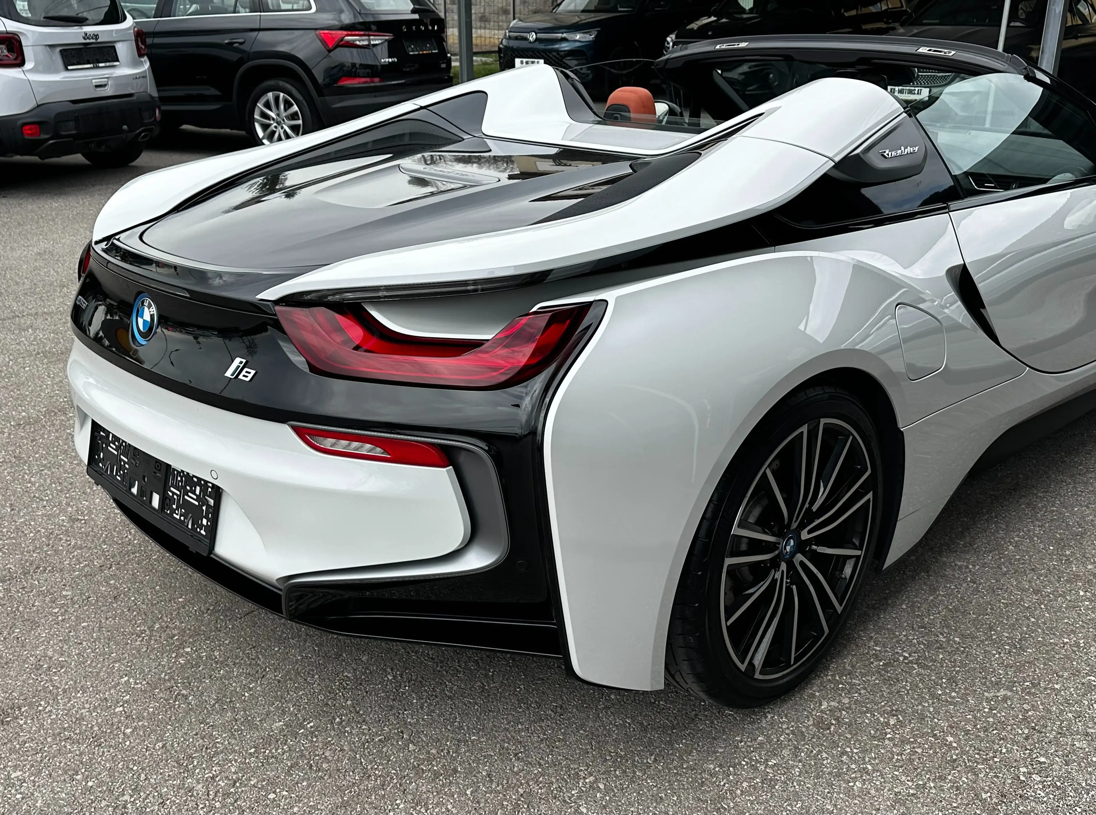 BMW i8 Roadster *HUD*Navi*RFK*SHZ* — photo 13