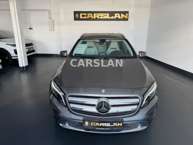 Mercedes-Benz Gla view 3