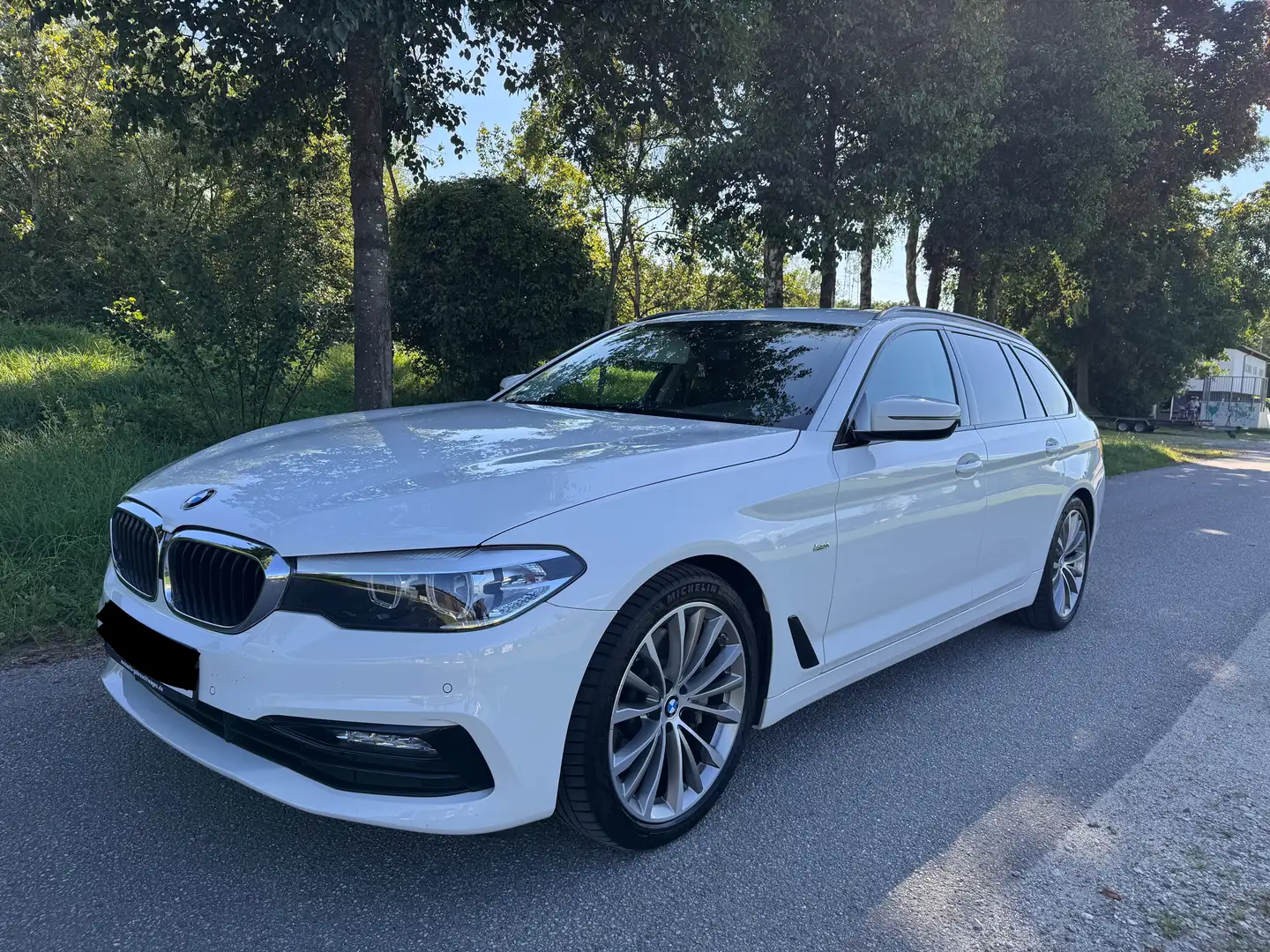 BMW 530 530d xDrive Touring Aut. Sport Line Weiß - 2