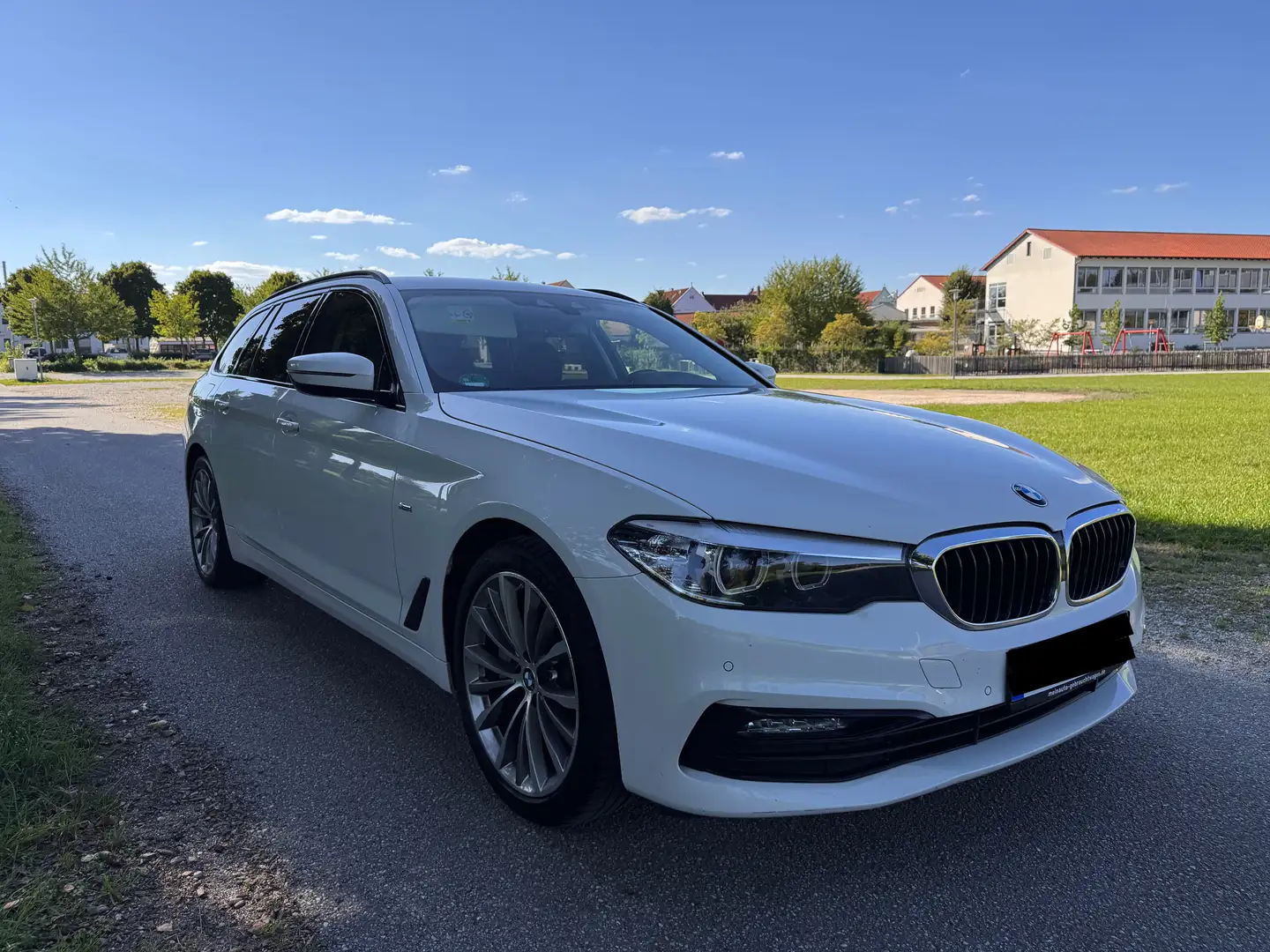 BMW 530 530d xDrive Touring Aut. Sport Line Weiß - 1