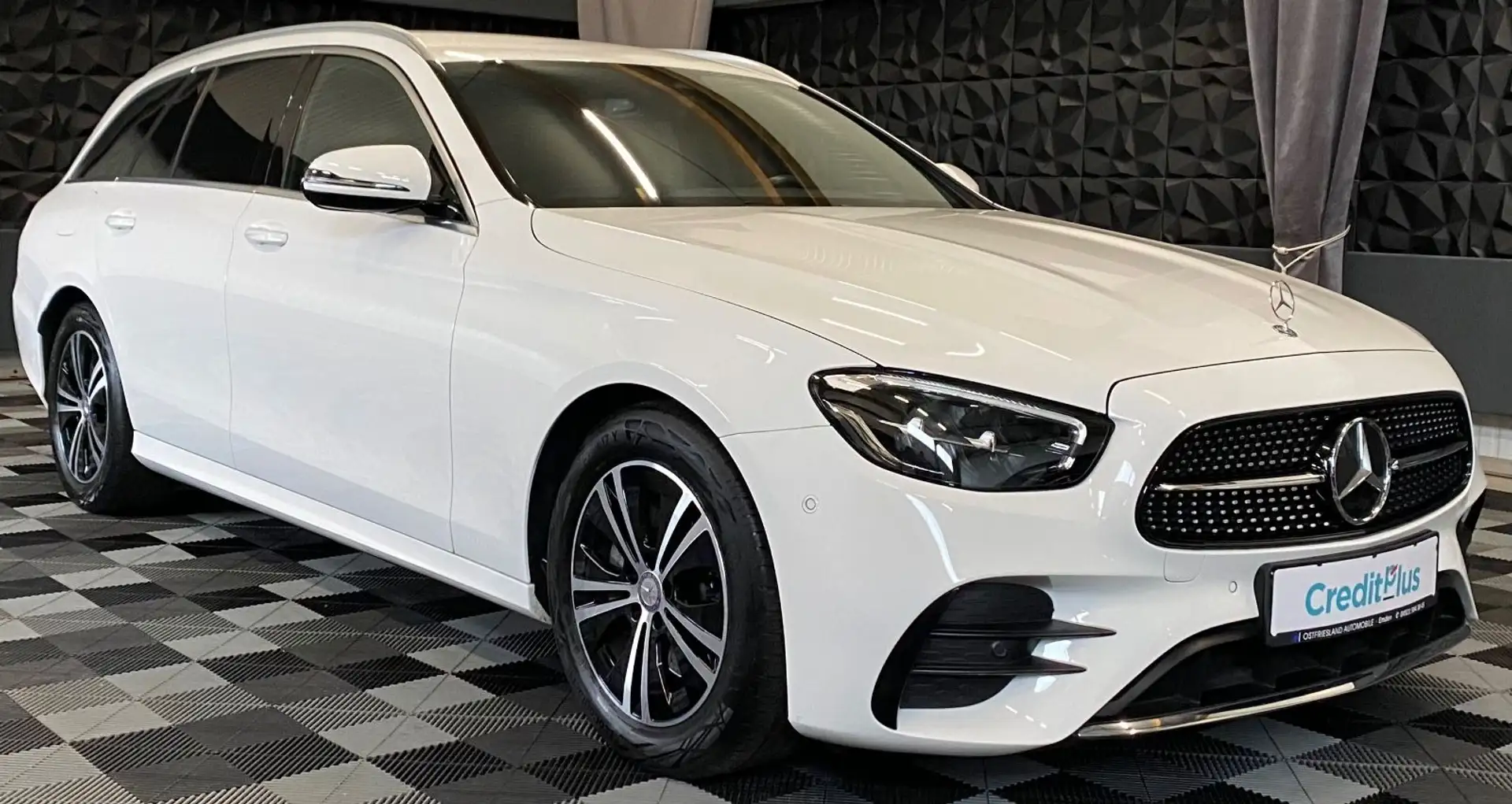 Mercedes-Benz E 200 T AMG Line, Navi, LED, Totwinkel, Kamera Wit - 1