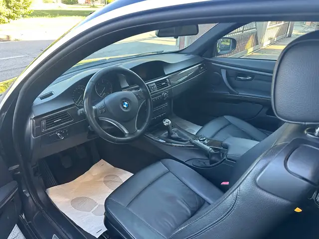 BMW 3 Series view 11