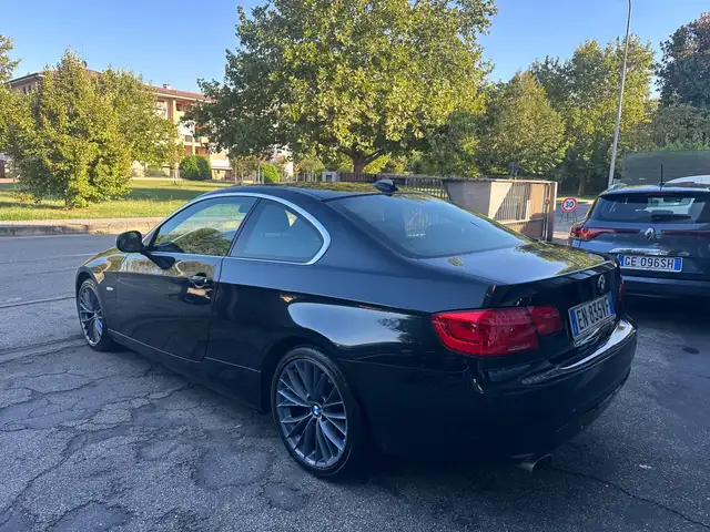 BMW 3 Series view 5