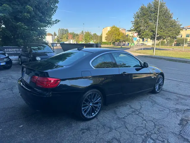 BMW 3 Series view 4