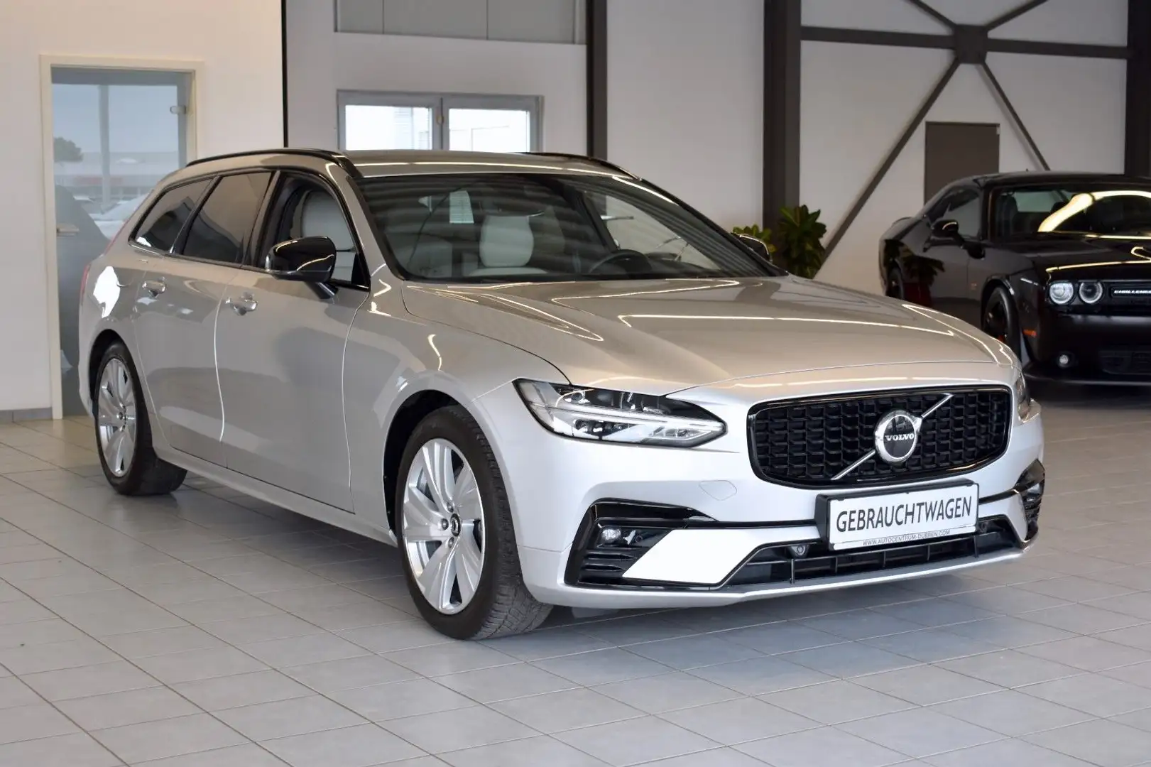 Volvo V90 Kombi R Design AUT./LED/NAVI/Sportsitze NAPP Silber - 1