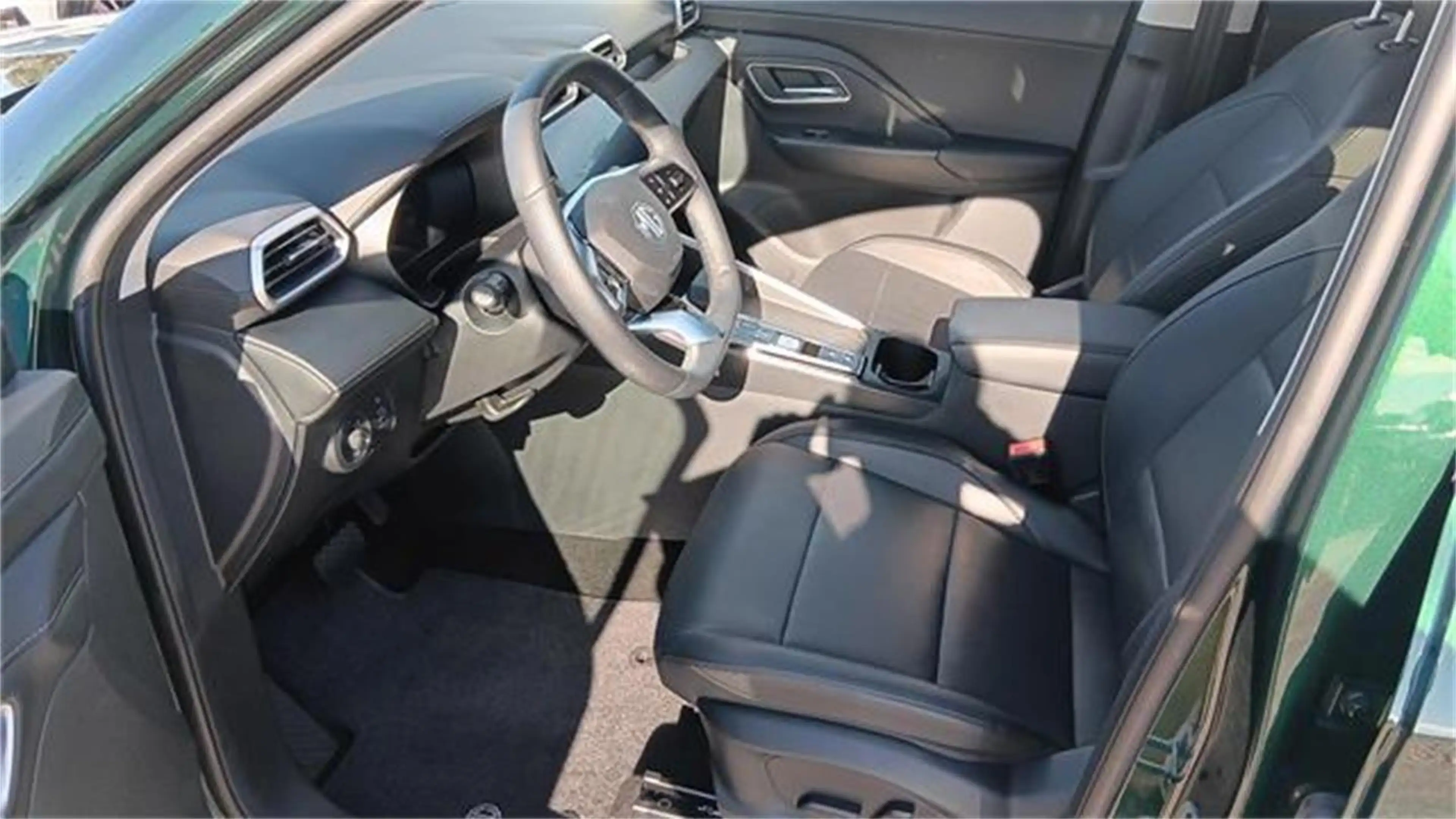MG ZS 1.5 Hybrid+ Luxury inkl. AHK — photo 7
