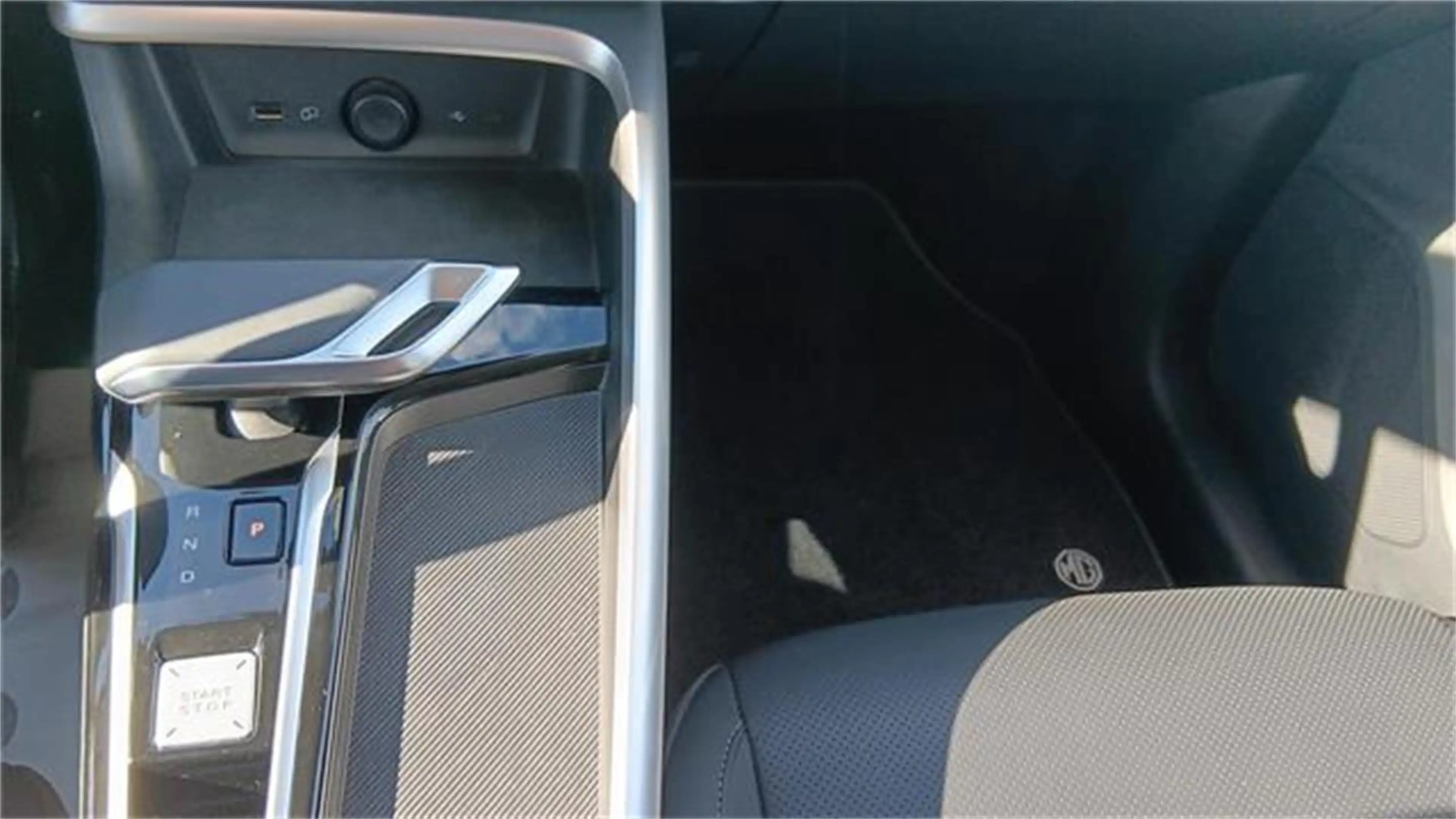 MG ZS 1.5 Hybrid+ Luxury inkl. AHK — photo 14