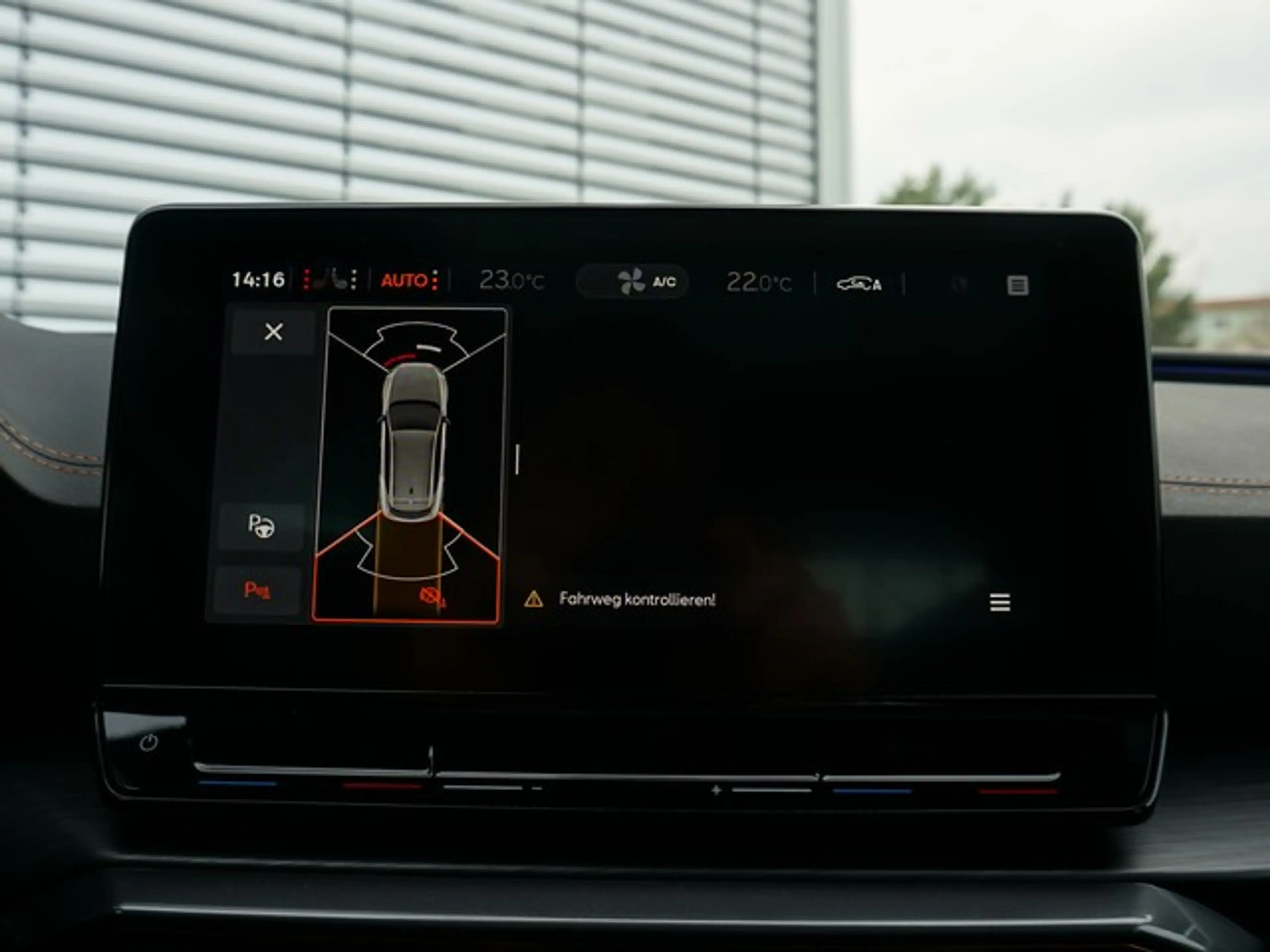 CUPRA Formentor TSI Basís DSG LED Navi Pano AID ACC 360° SH — photo 10