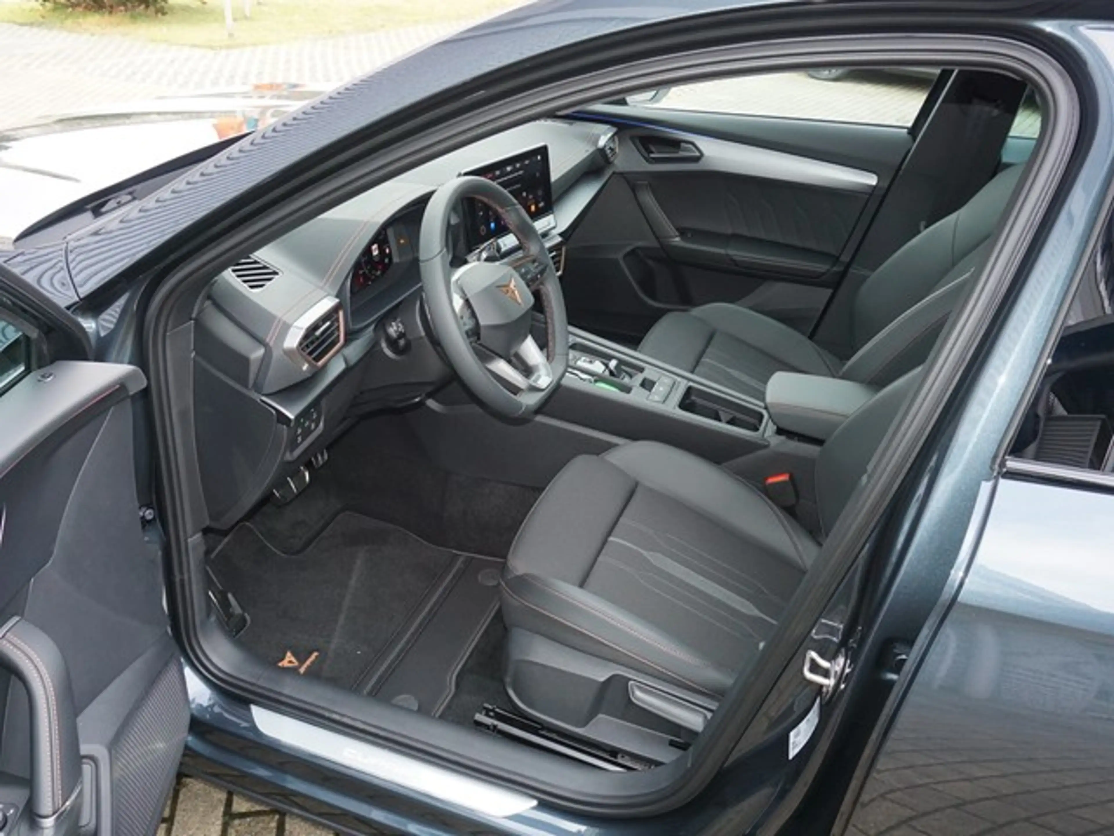 CUPRA Formentor TSI Basís DSG LED Navi Pano AID ACC 360° SH — photo 5