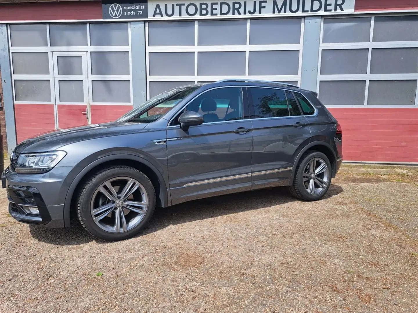Volkswagen Tiguan 1.5 TSI 150 Pk ACT R-Line Highline Panodak Digital Grijs - 1