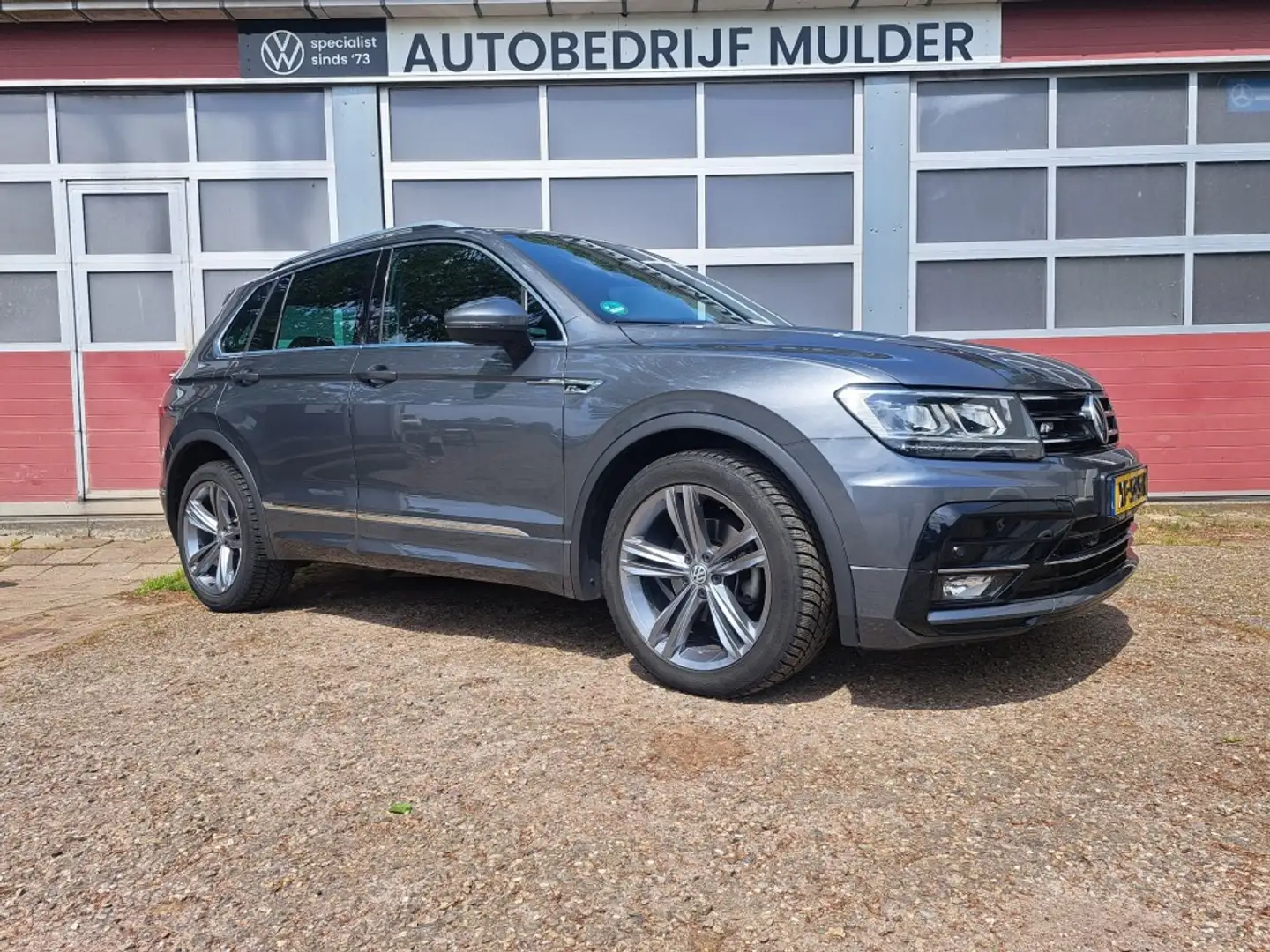 Volkswagen Tiguan 1.5 TSI 150 Pk ACT R-Line Highline Panodak Digital Grijs - 2