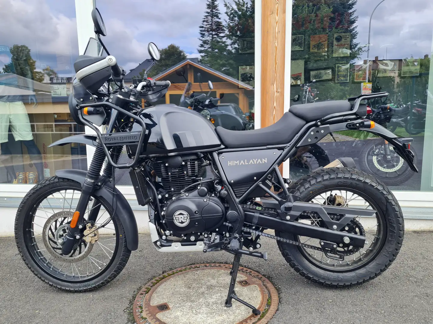Royal Enfield Himalayan Negru - 2