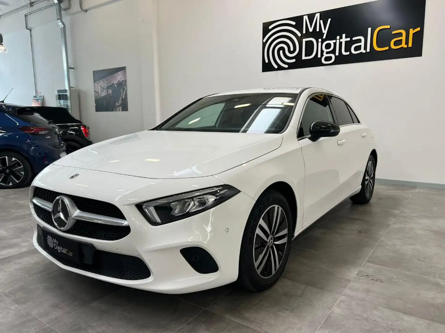 Mercedes-Benz A 250 e Automatic Plug-in hybrid Business Extra Blanc - 2