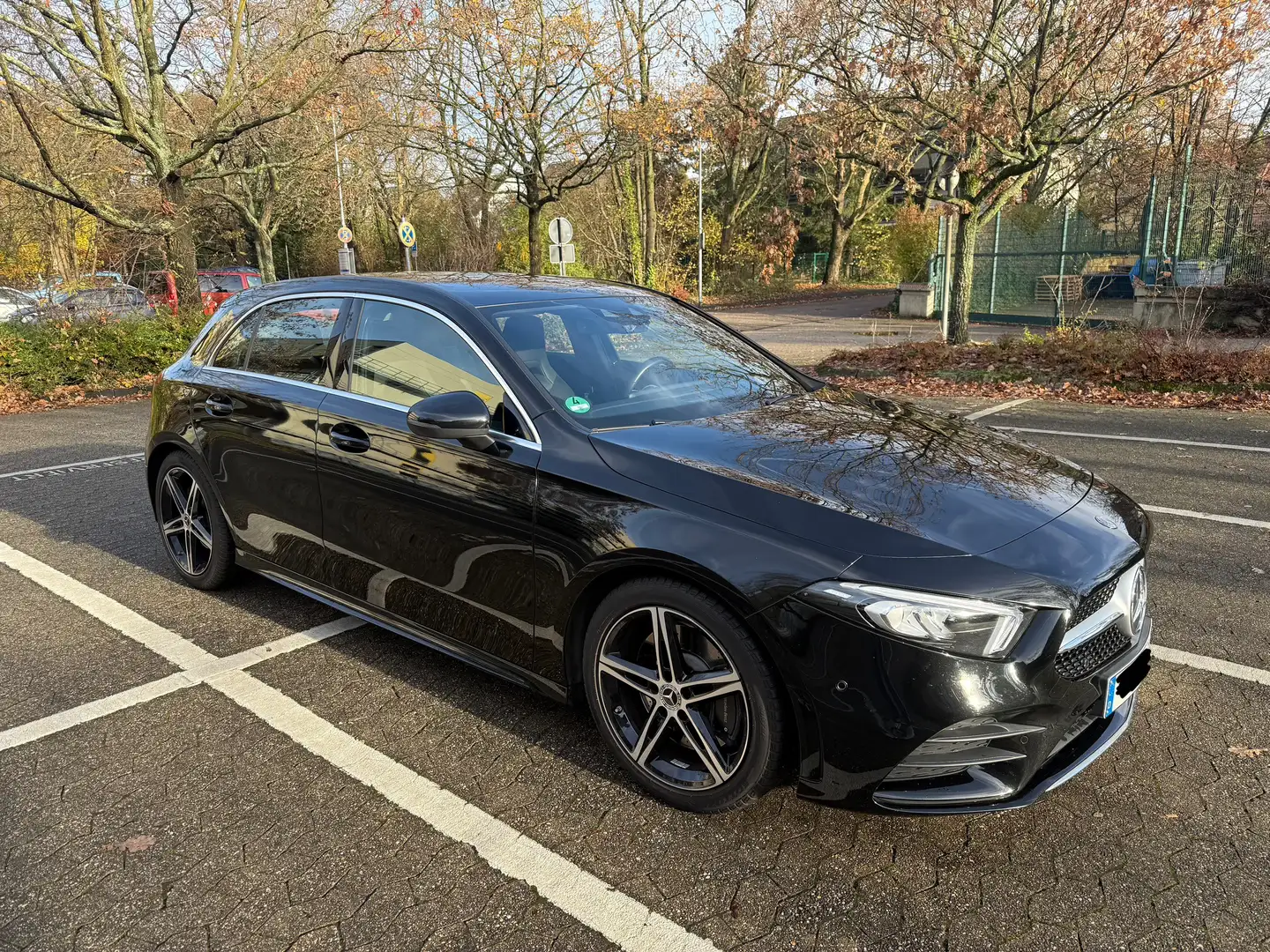 Mercedes-Benz A 250 A 250 7G-DCT AMG Line Schwarz - 1