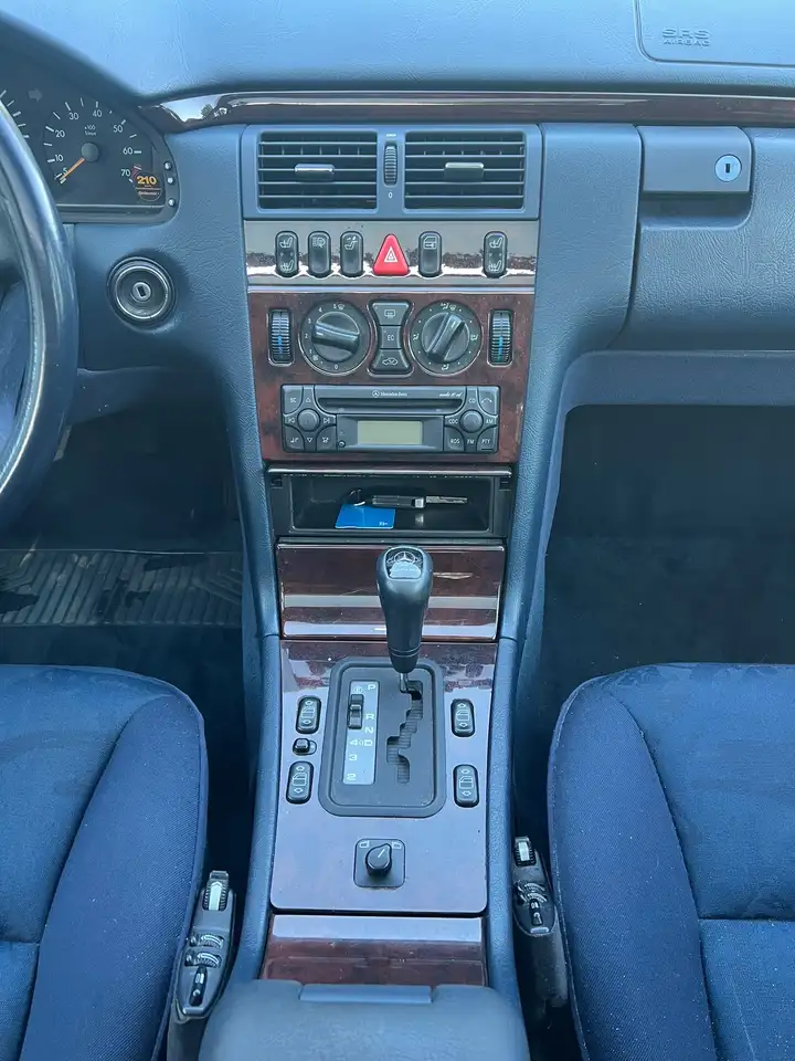 Mercedes-Benz E 280 Elegance, foto 10