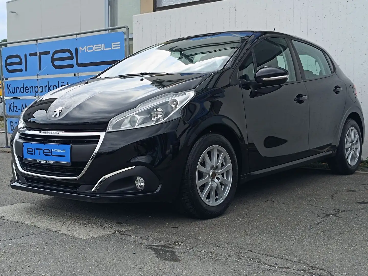 Peugeot 208 Active 1,2 Klima Parksensoren SHZ Tempomat Noir - 1