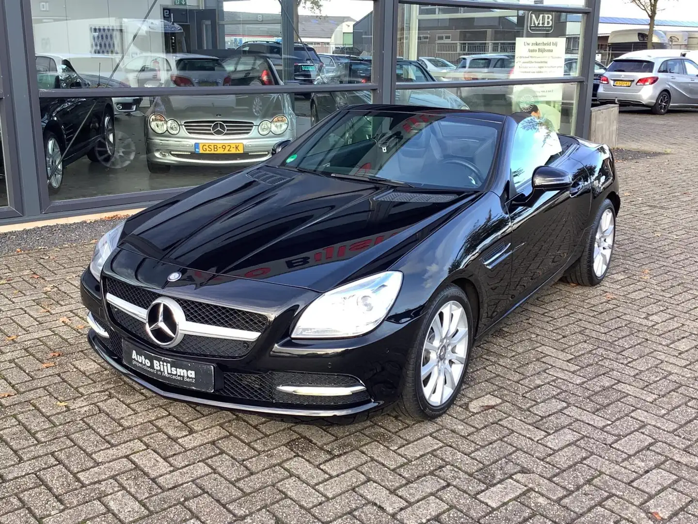 Mercedes-Benz SLK 200 automaat, nekverwarming, Panorama dak, lederen bek Zwart - 2
