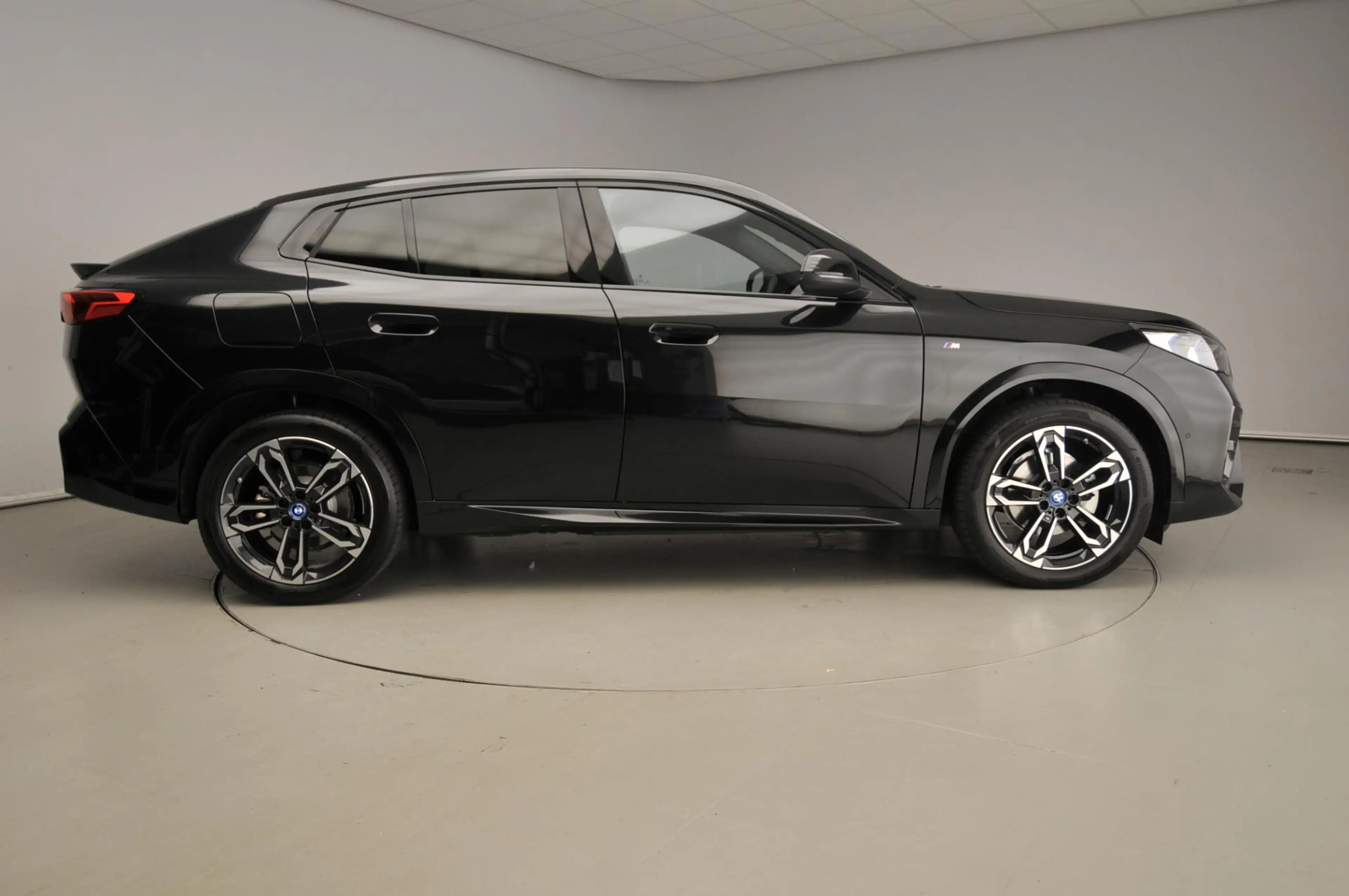 BMW iX2 eDrive20 | M-Sportpakket | LED | Navigatie | Sport — photo 4