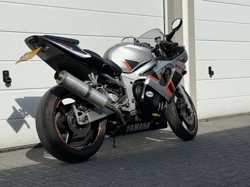 Yamaha YZF-R6 - foto 6