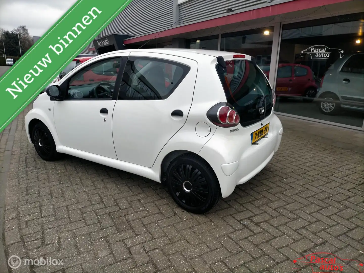 Toyota Aygo 1.0 VVT-i Now airco nap 2e eigenaar Wit - 2