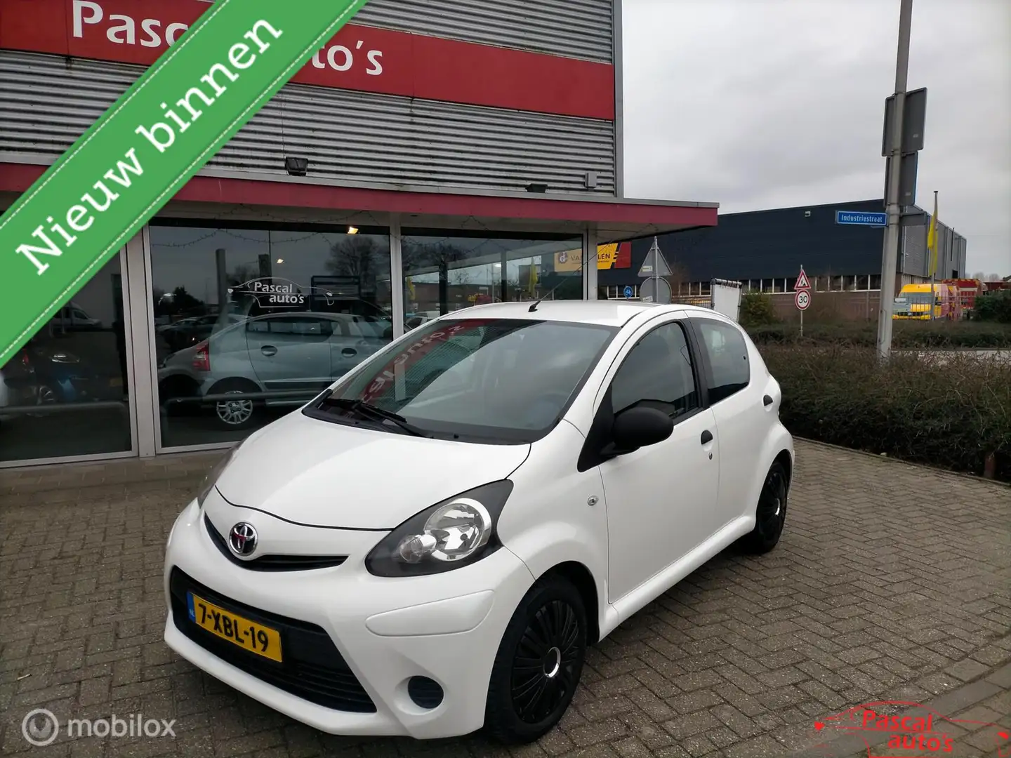 Toyota Aygo 1.0 VVT-i Now airco nap 2e eigenaar Wit - 1
