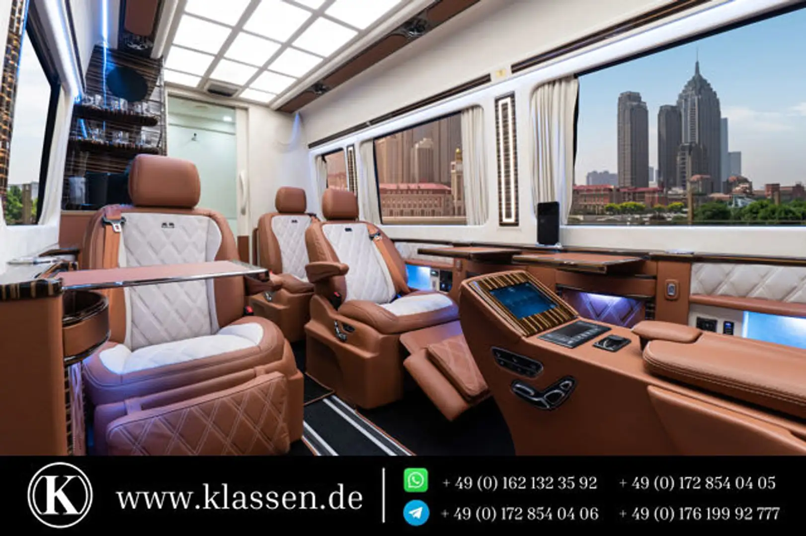 Mercedes-Benz Sprinter 519 - 2024 - Luxury VIP BUS BAR, TOILET Zwart - 1