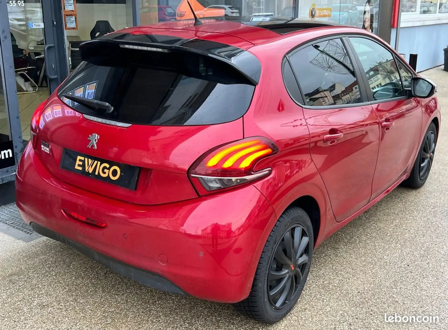 Peugeot 208 1.6 bluehdi 100ch style Or - 2